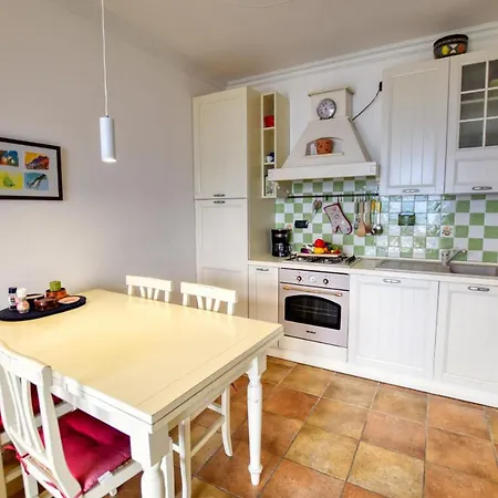 Pianello View Apartment *